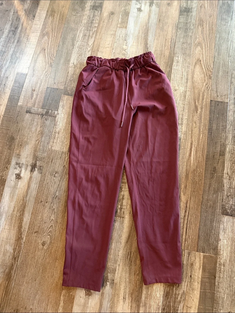 Lululemon athletica Women’s Burgundy Drawstring Joggers Sz 4- very nice cond.